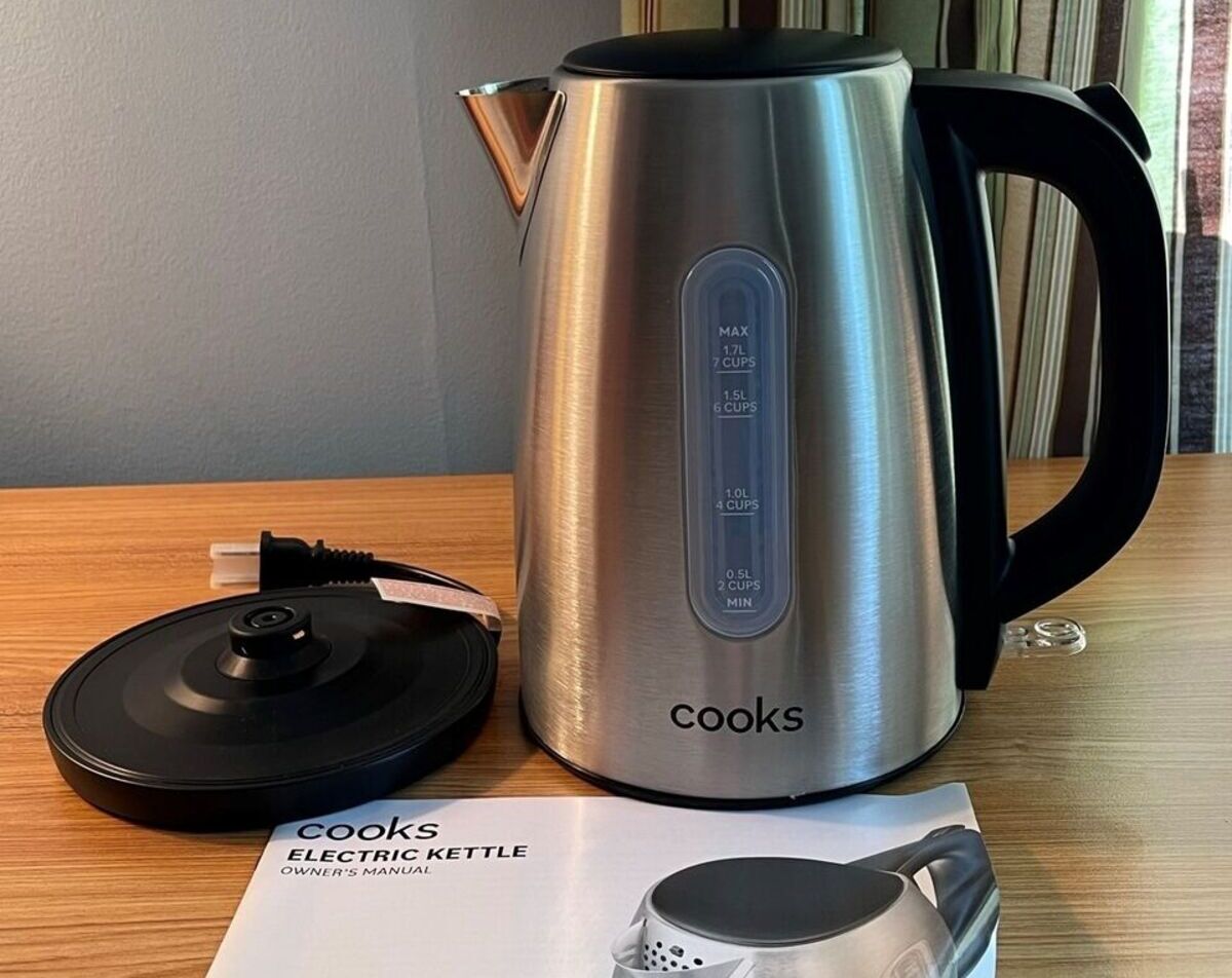https://storables.com/wp-content/uploads/2023/12/14-best-cooks-electric-kettle-for-2023-1702536203.jpg