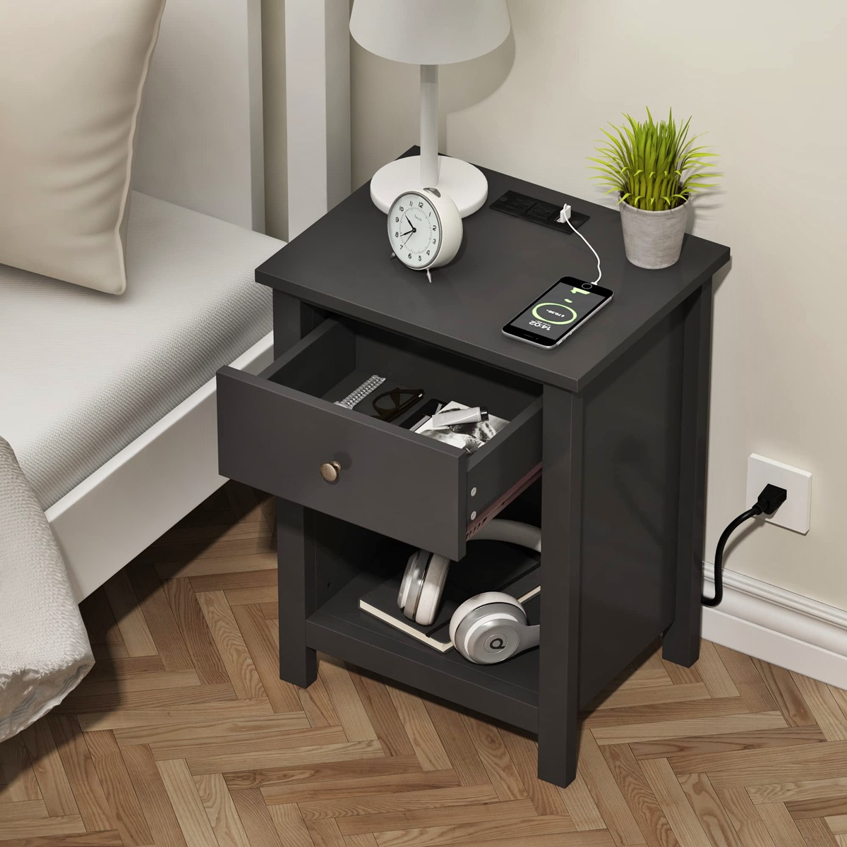 14 Best Nightstand Charging Station For 2024