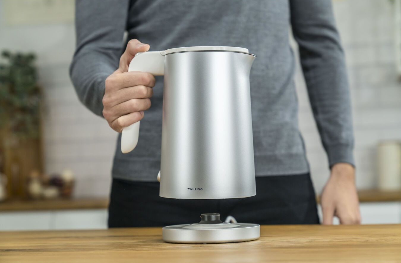 https://storables.com/wp-content/uploads/2023/12/15-amazing-1-liter-stainless-steel-electric-kettle-for-2023-1702539952.jpg
