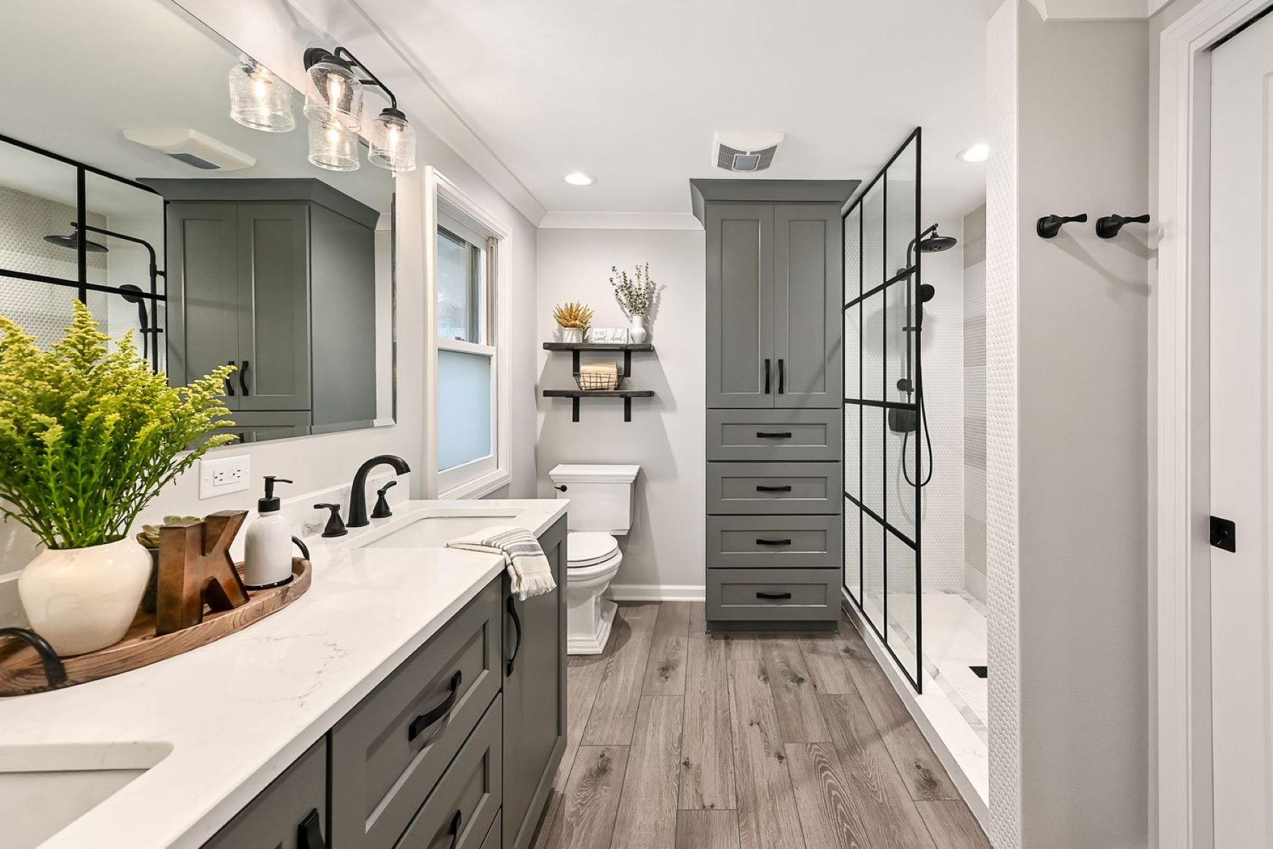 4 Ways To Stay Within Budget When Remodeling A Bathroom