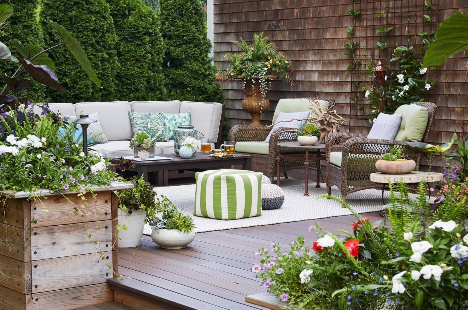 9 Best Outdoor Patio Decor For 2024
