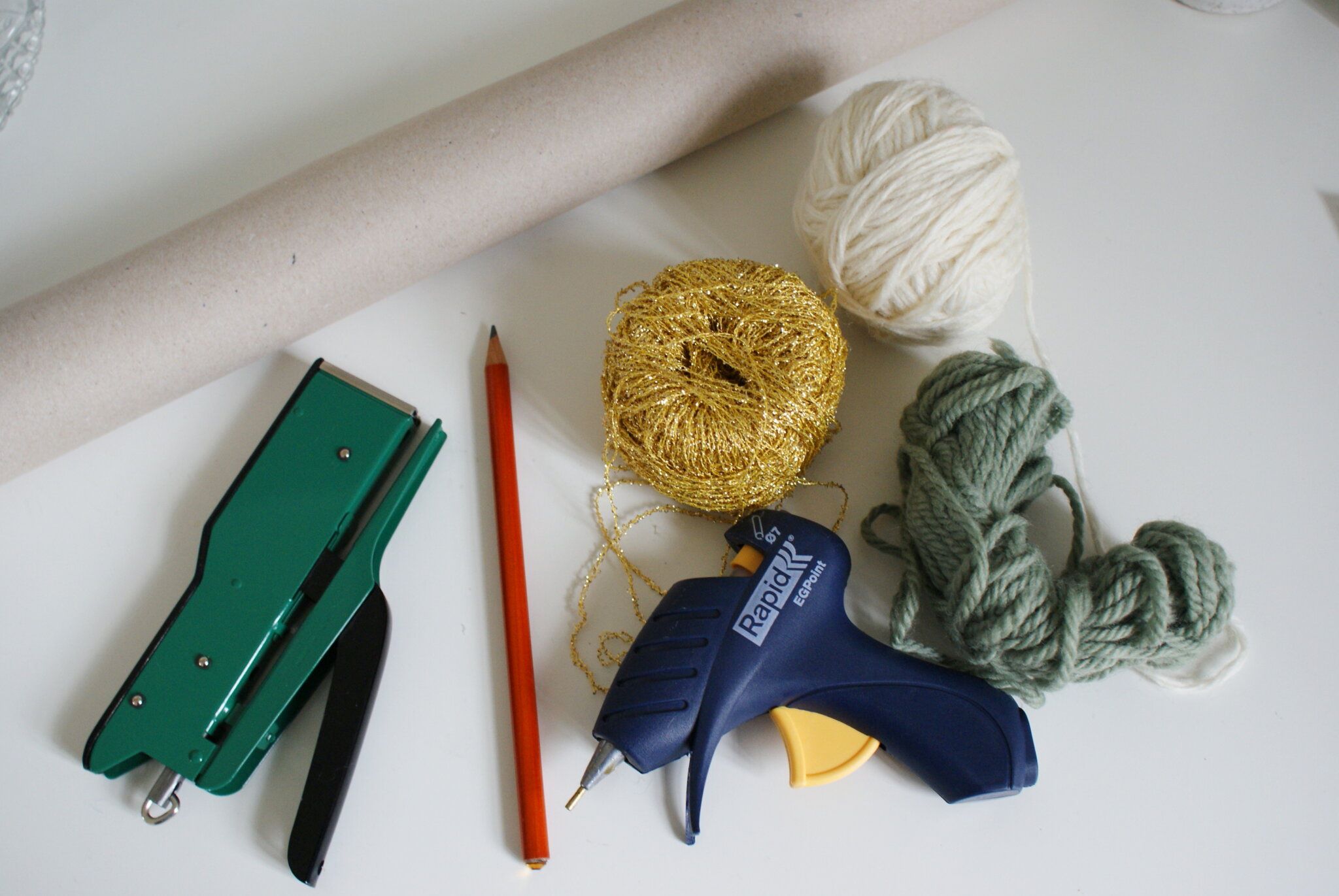 DIY Room Decoration: How To Make Yarn Or Wool Decor
