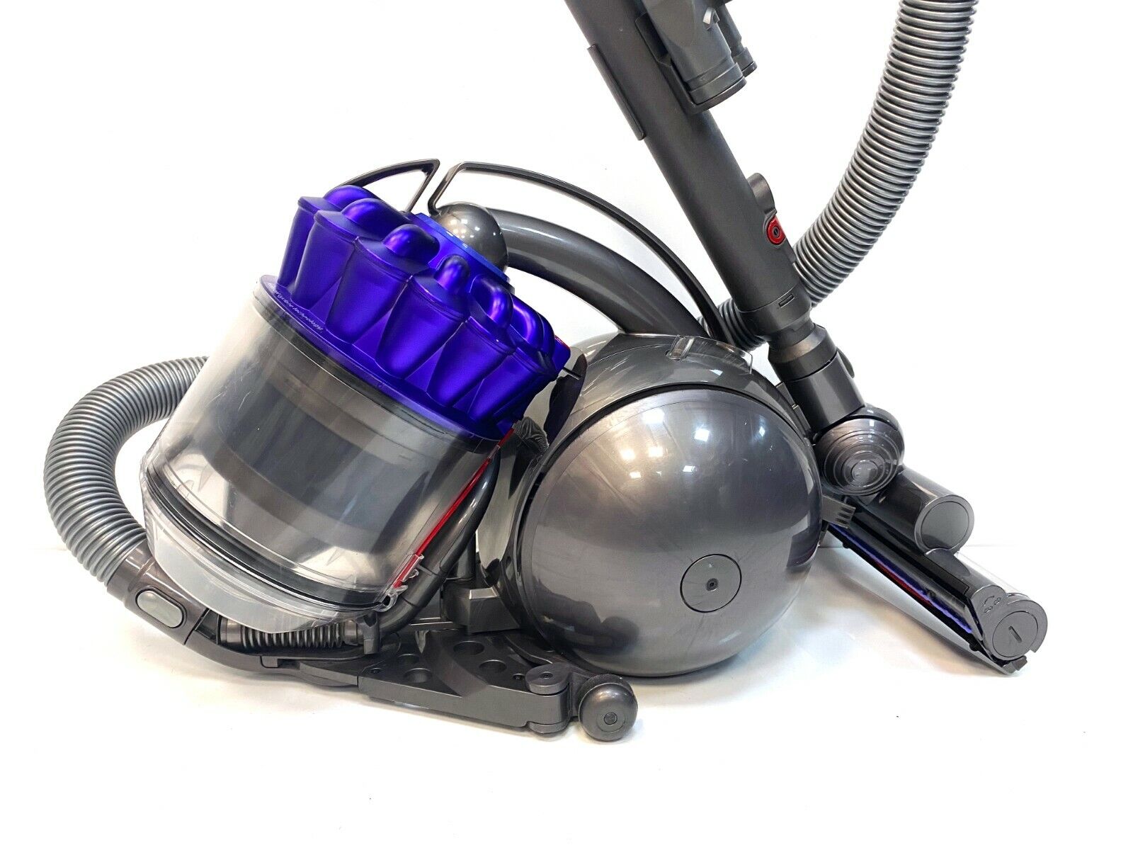 Dyson Vacuum Cleaner: How It Works
