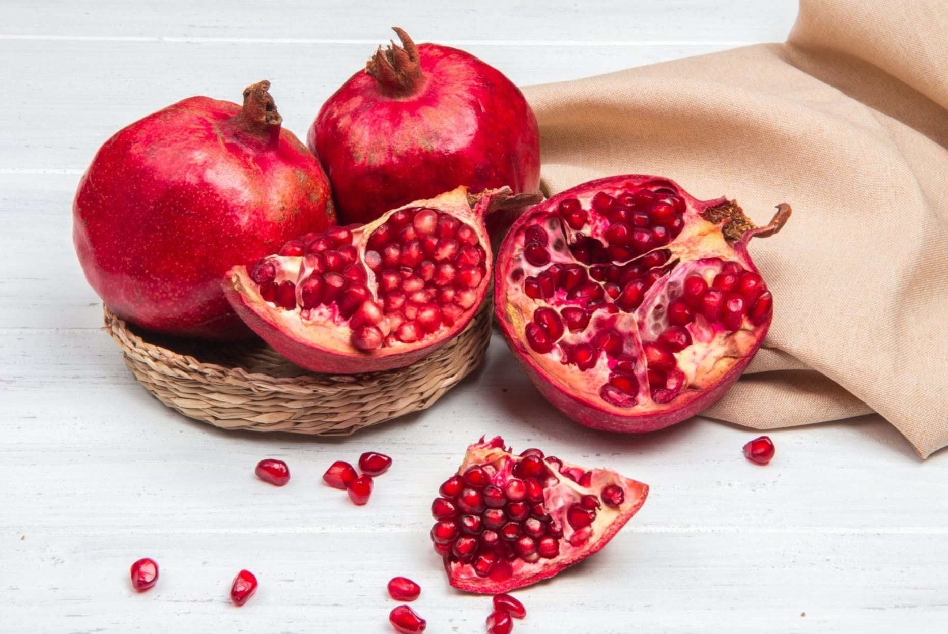 How Do I Eat Pomegranate Seeds