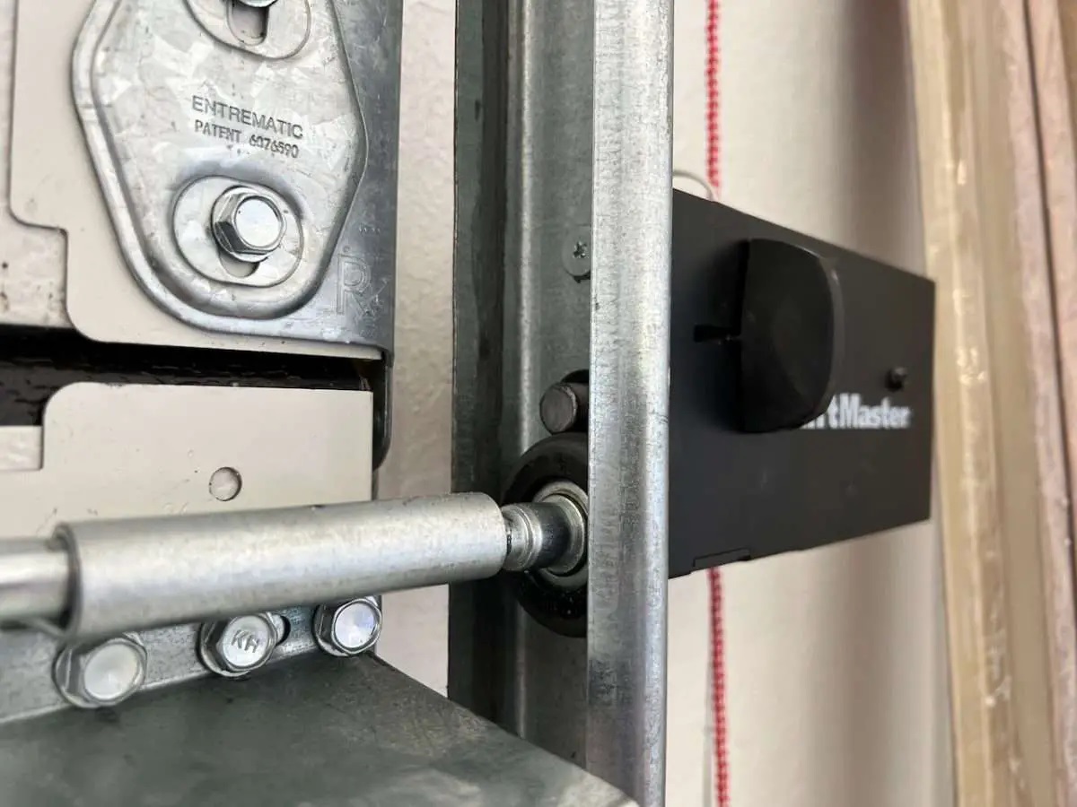 How Does A Garage Door Lock Work