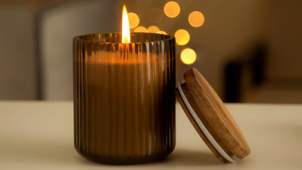 https://storables.com/wp-content/uploads/2023/12/how-does-scented-candles-work-1701658313.jpg