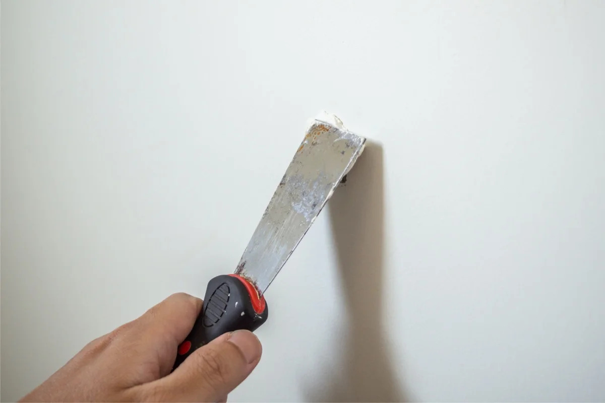 How Long Does A Spackle Need To Dry Before Painting
