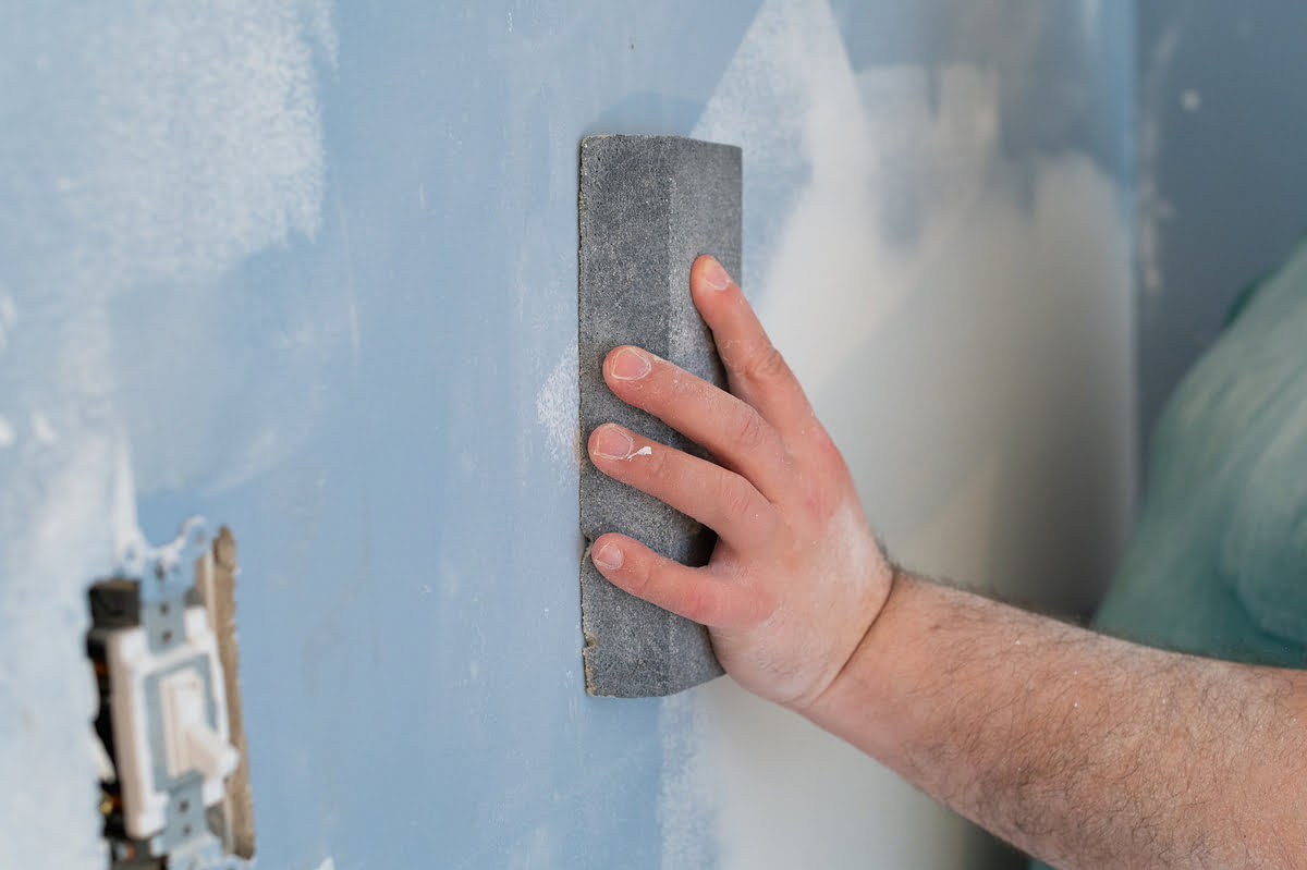 How Long Spackle Takes To Dry Before Sanding