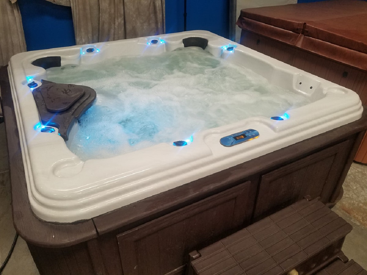 How Many Gallons Of Water In An 8×8 Hot Tub
