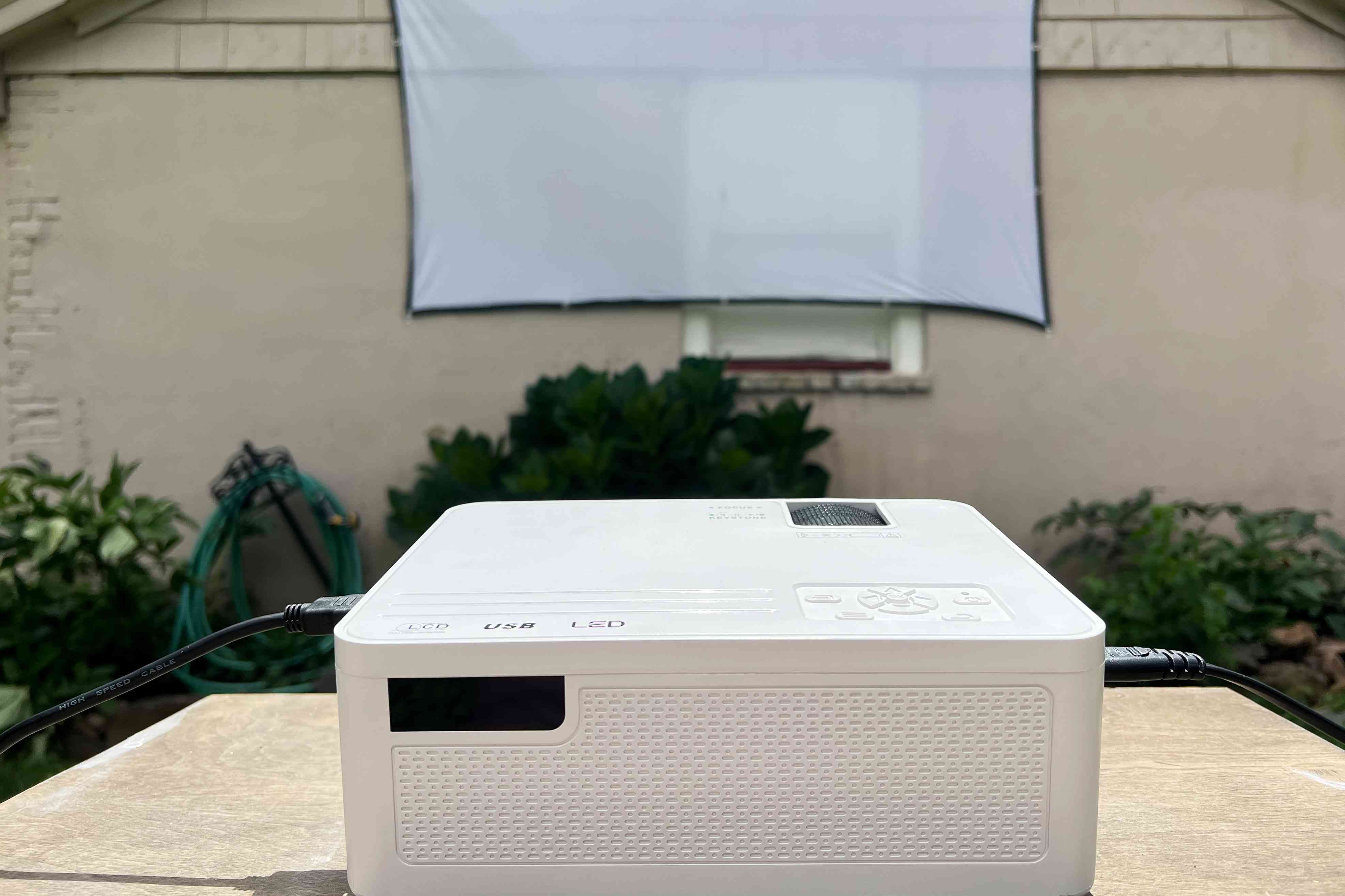 How Many Lumens To See A Projector In Daylight