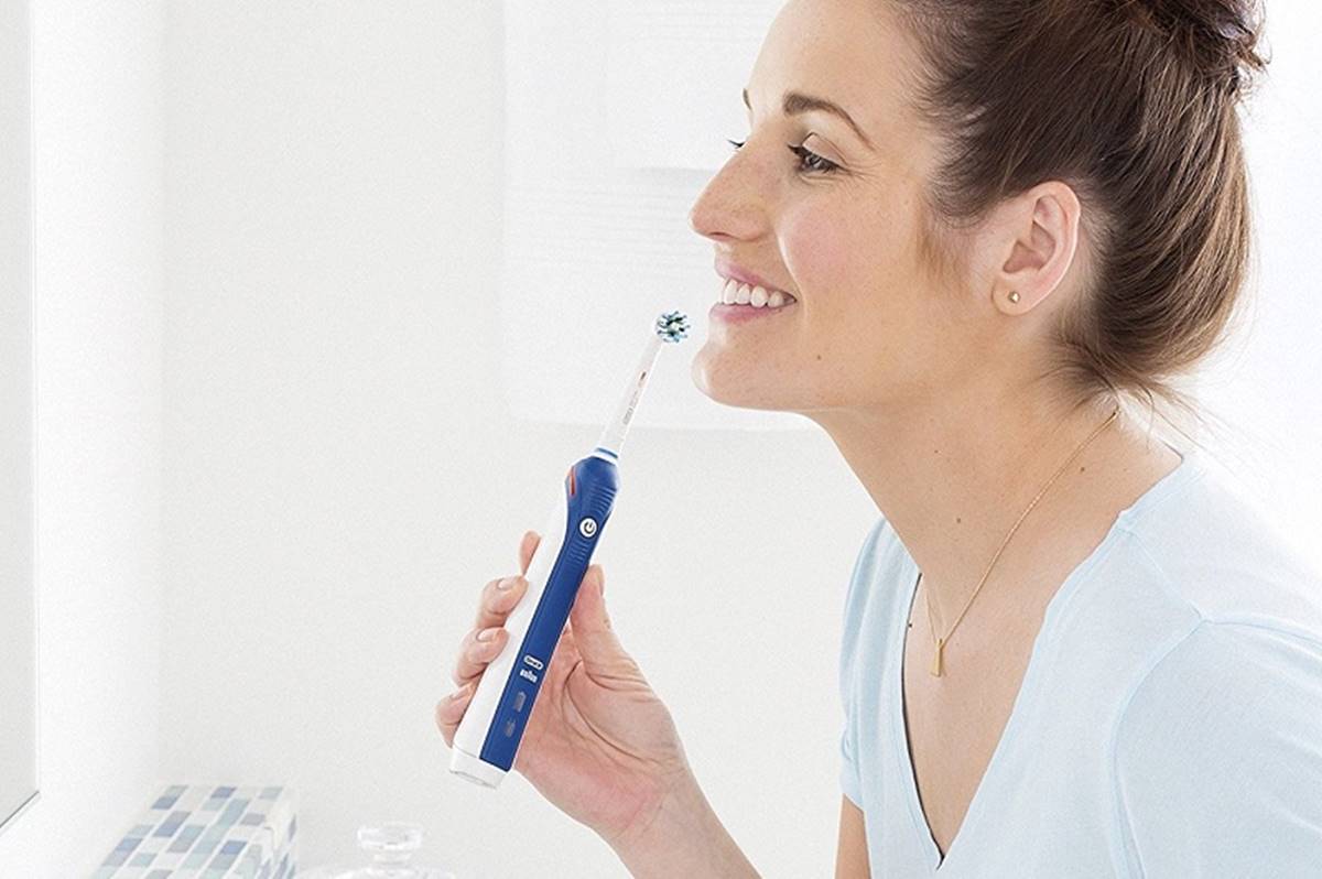 How To Brush Your Tongue With An Electric Toothbrush