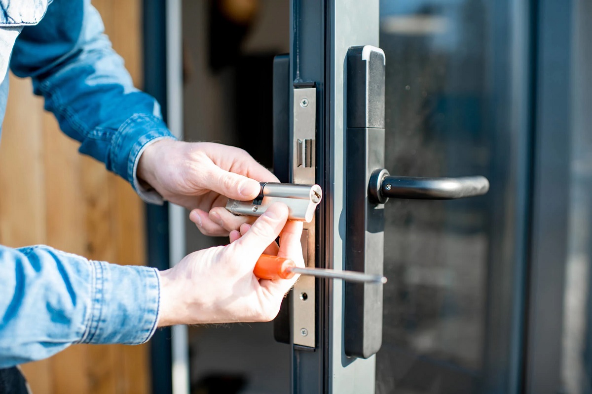 How To Change A Commercial Door Lock