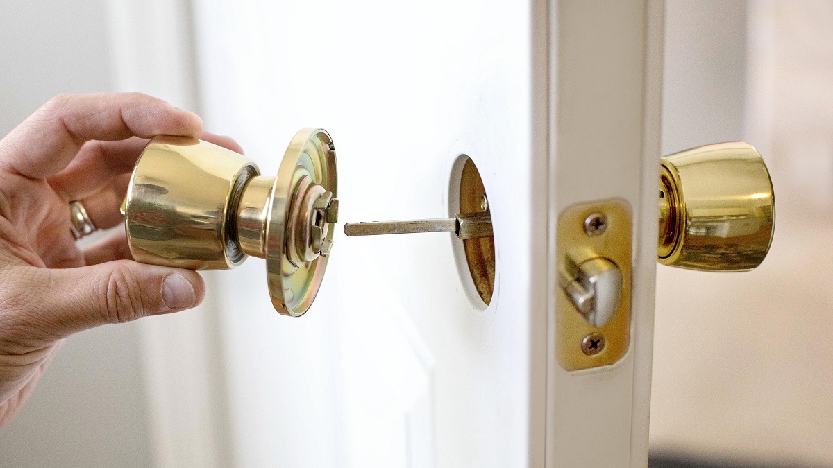 How To Change Door Knob With Lock