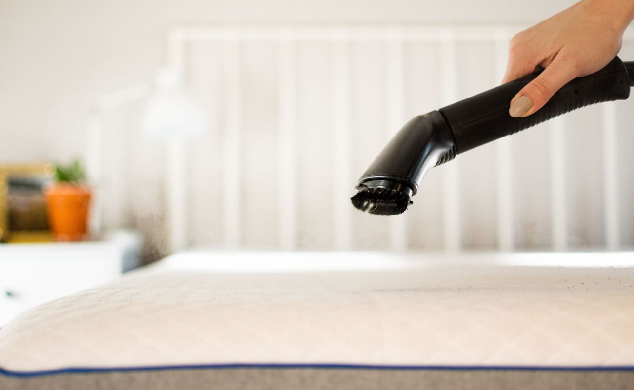 clean mattress after bed wetting