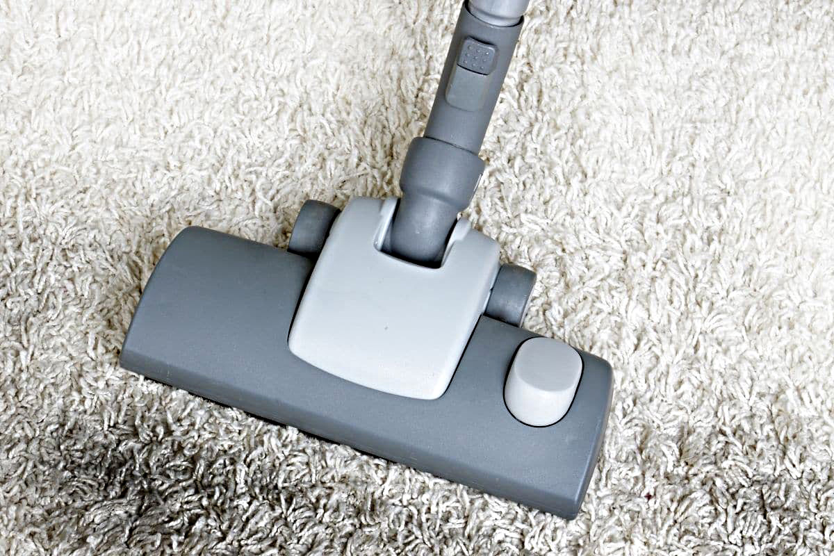 How To Clean The Dark Edges Of A Carpet