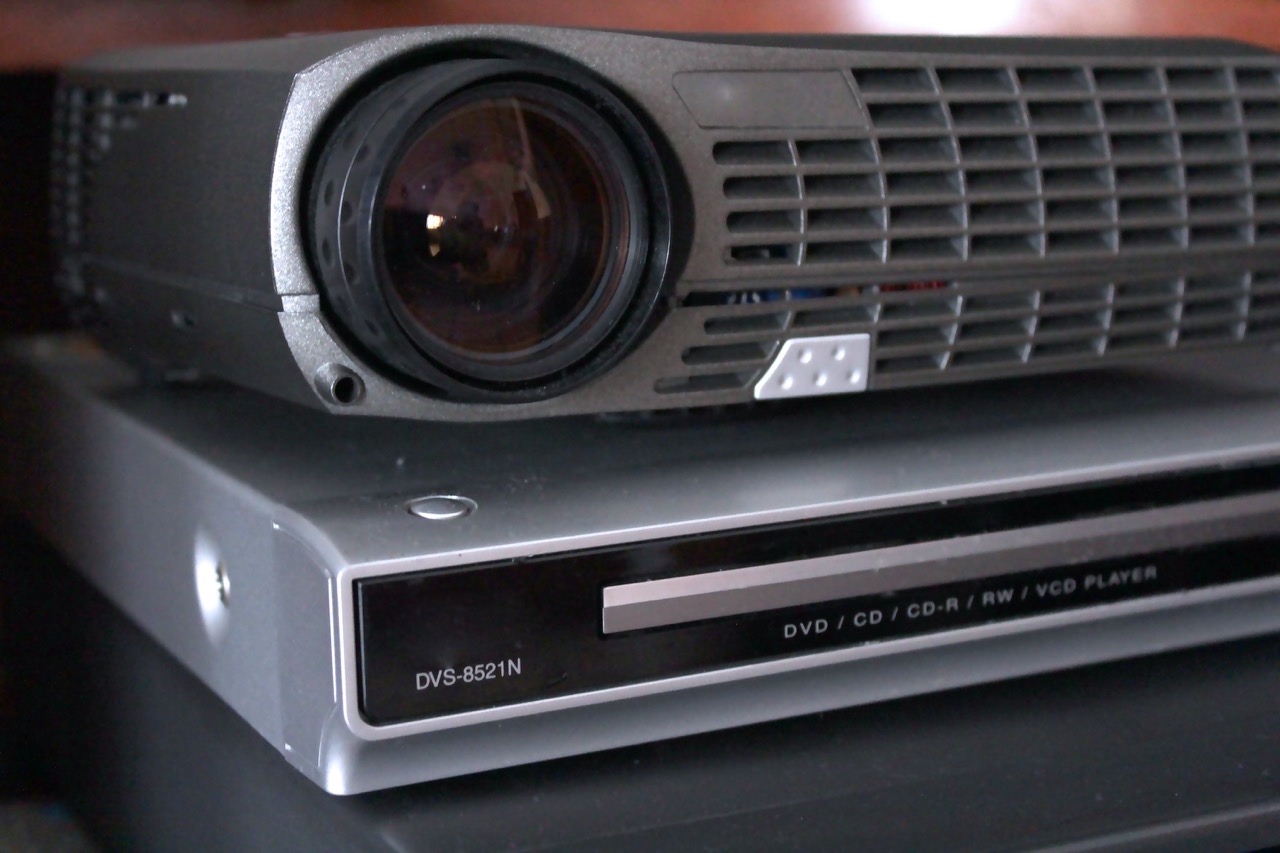 How To Connect A DVD Player To A Projector