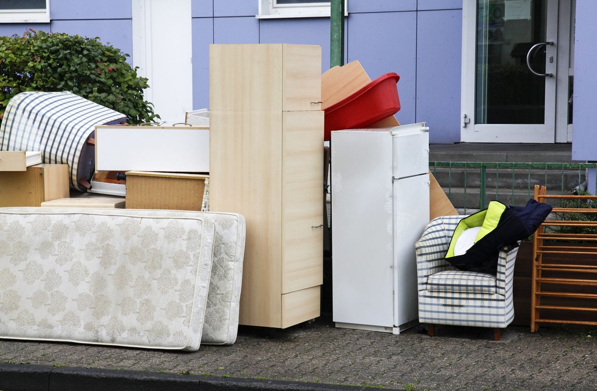 How To Deal With Unwanted Home Decor From Friend Or Neighbor