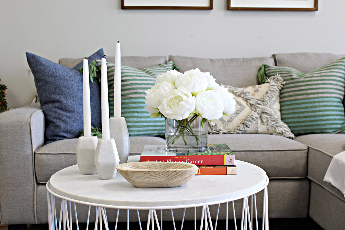 How To Decorate A Round Coffee Table