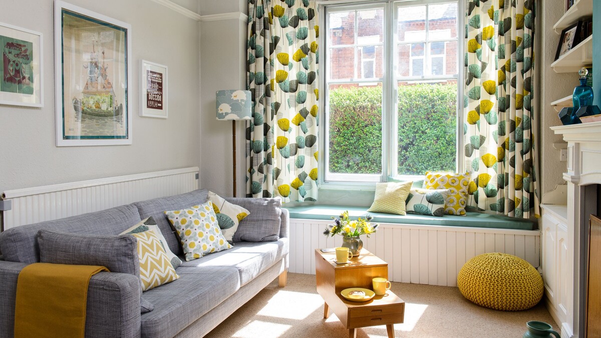 How To Decorate A Window Seat