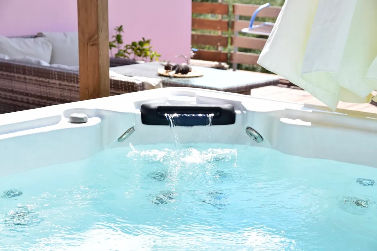 How To Keep My Hot Tub Water Clear | Storables