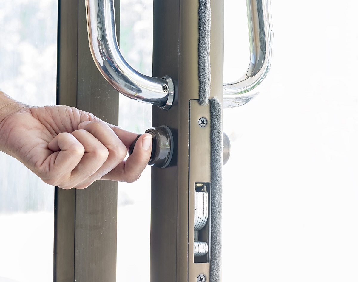 How To Lock A Commercial Door