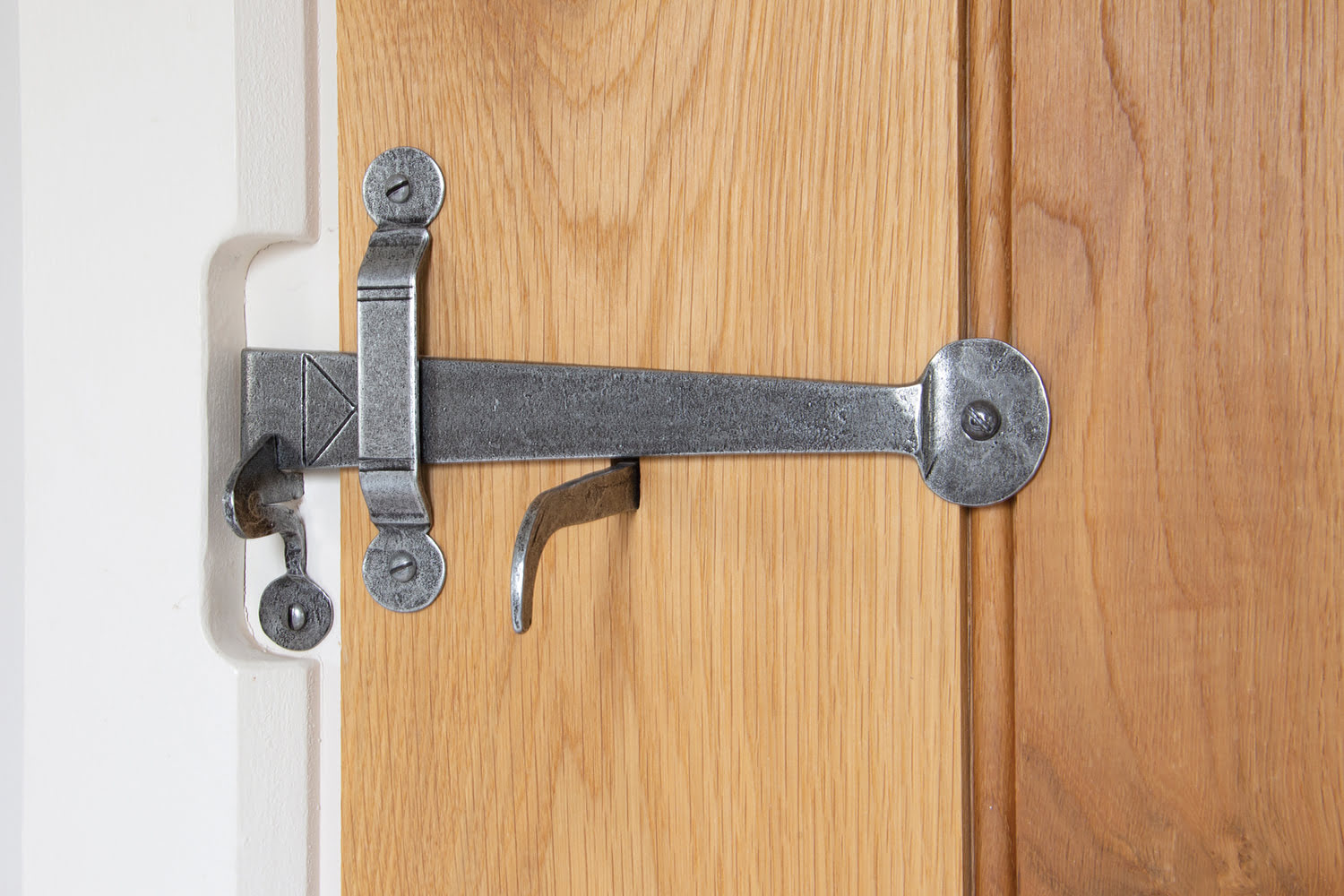 How To Lock A Latch Door