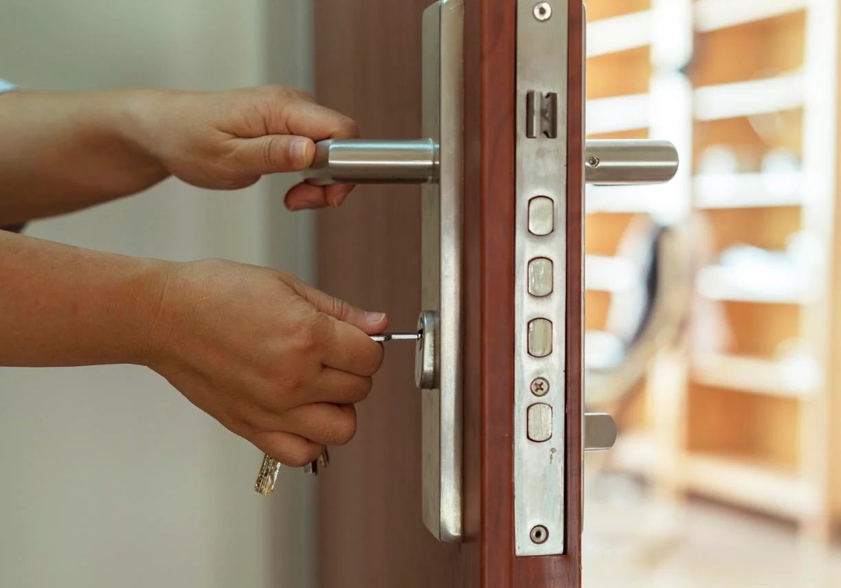 How To Lock An Apartment Door