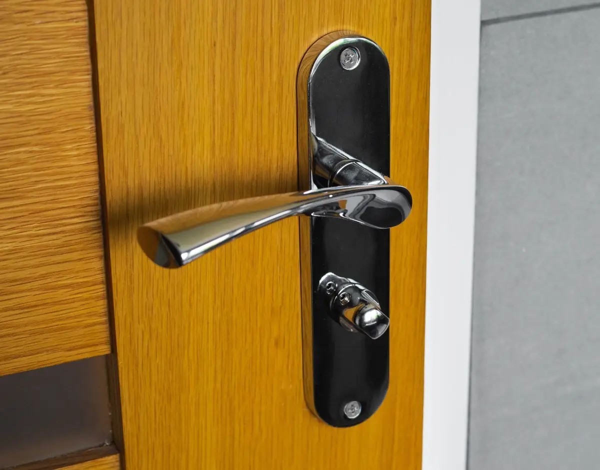 How To Lock Bedroom Door From Inside