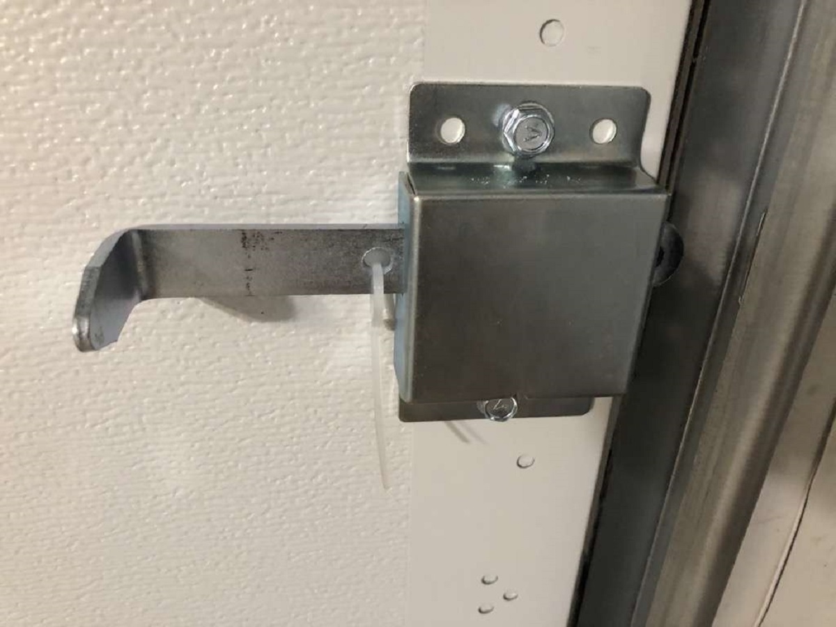 How To Lock The Garage Door Manually