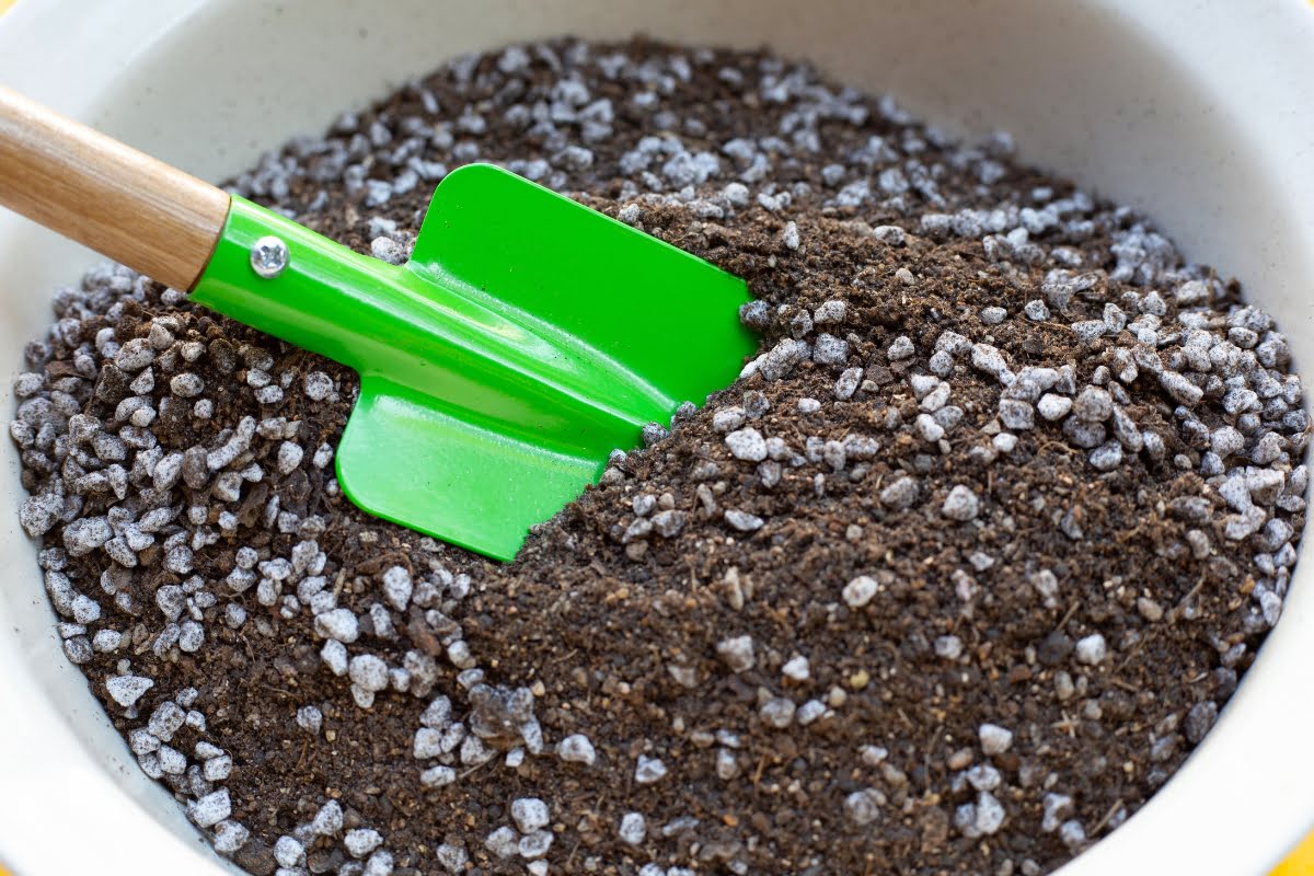 How To Make Well-Draining Soil Mix