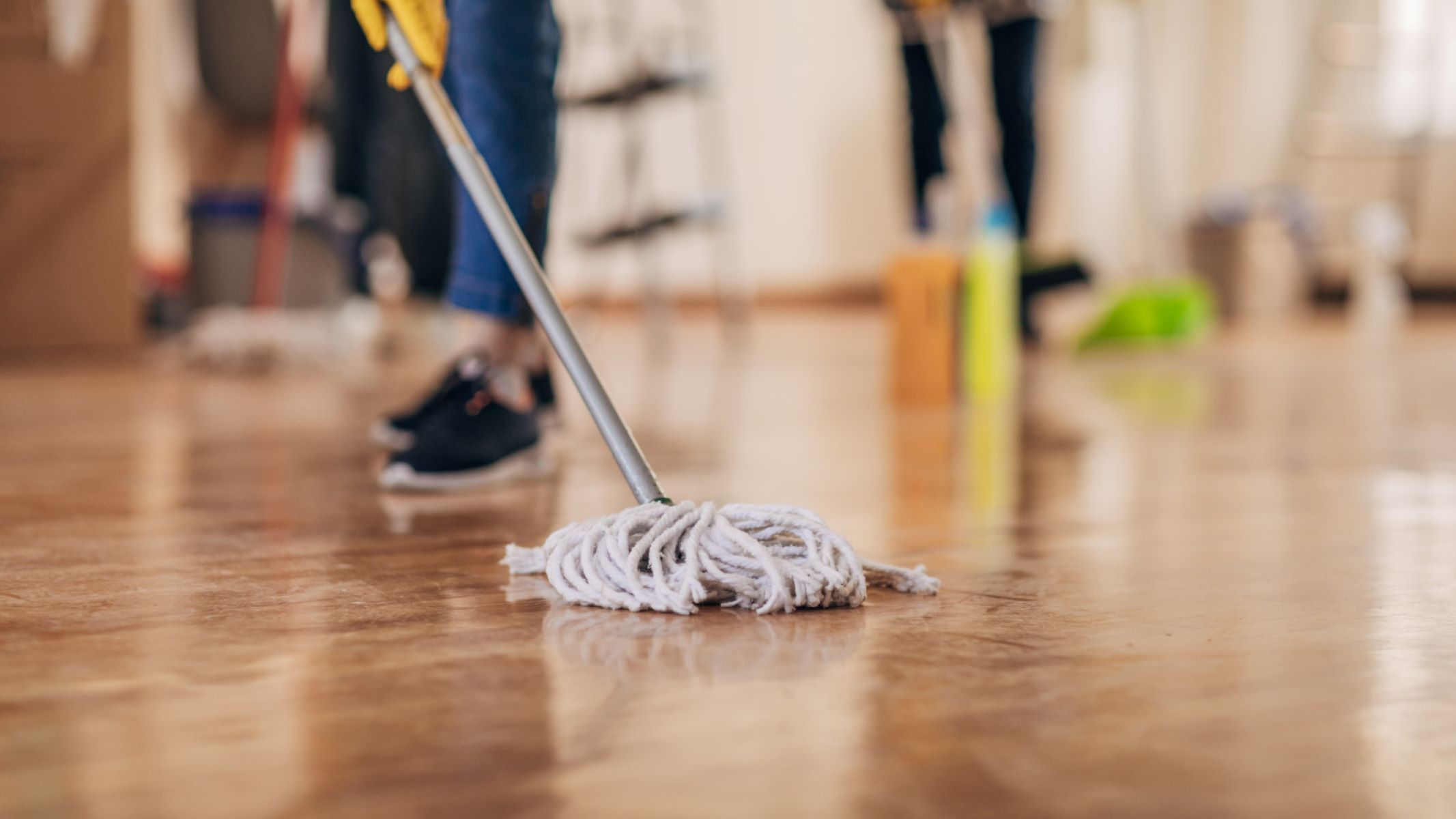 How To Mop Laminate Floors Without Leaving Streaks