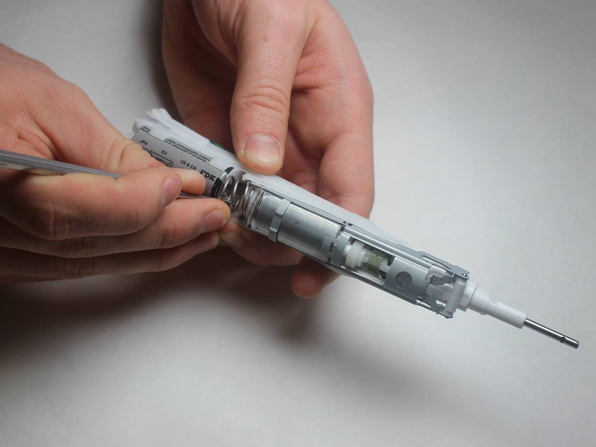 How To Open The Battery Compartment Of An Oral-B Electric Toothbrush