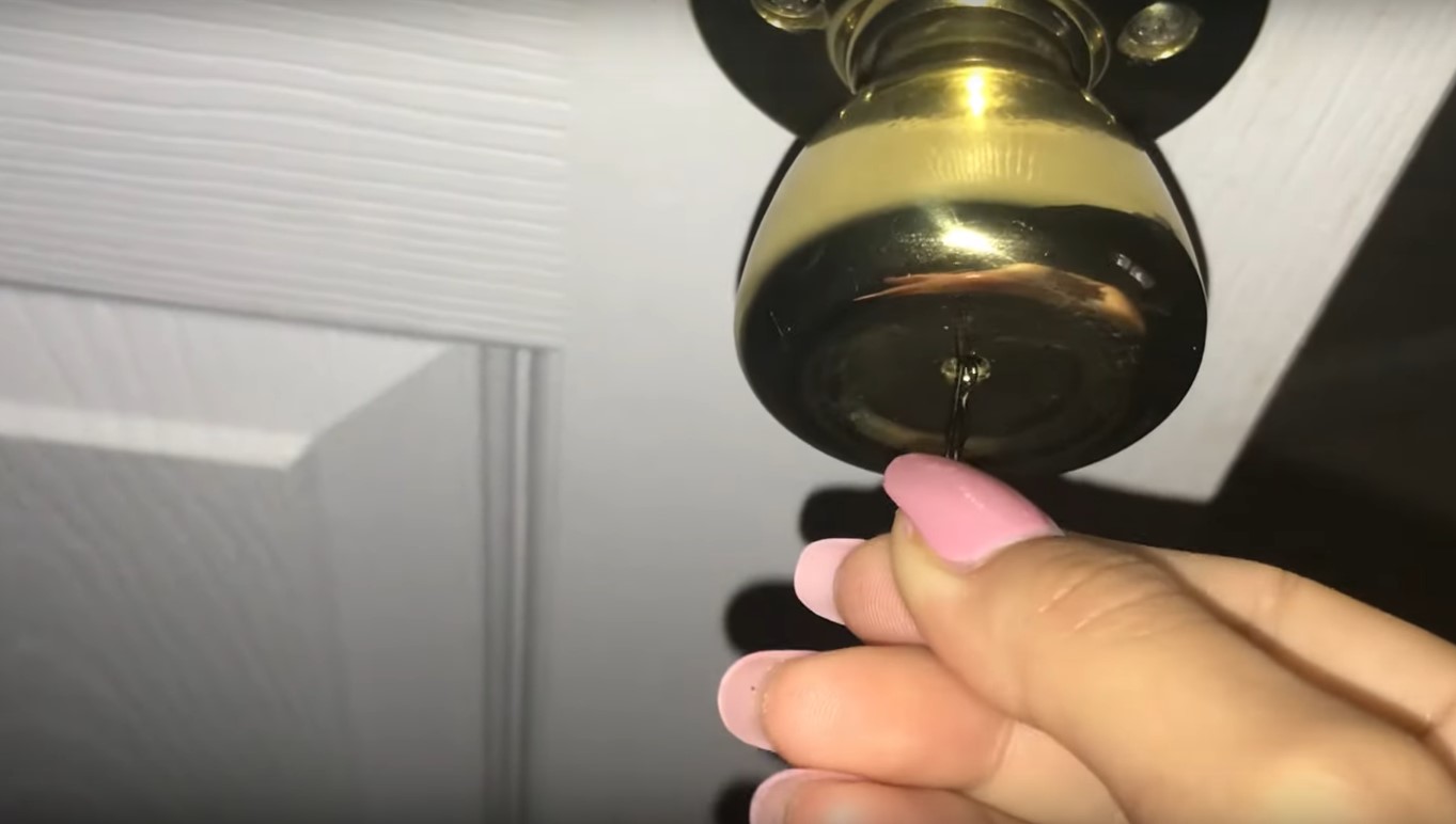 How To Pick A Door Lock With A Bobby Pin