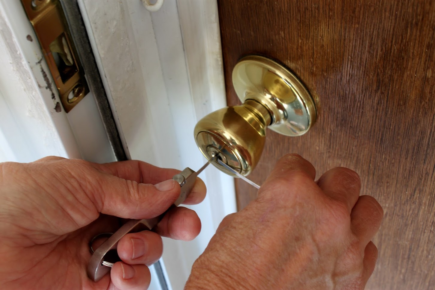 How To Pick A Lock On A House Door
