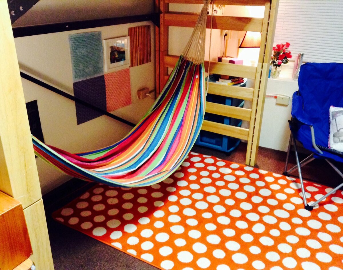 How To Put A Hammock In A Dorm Room