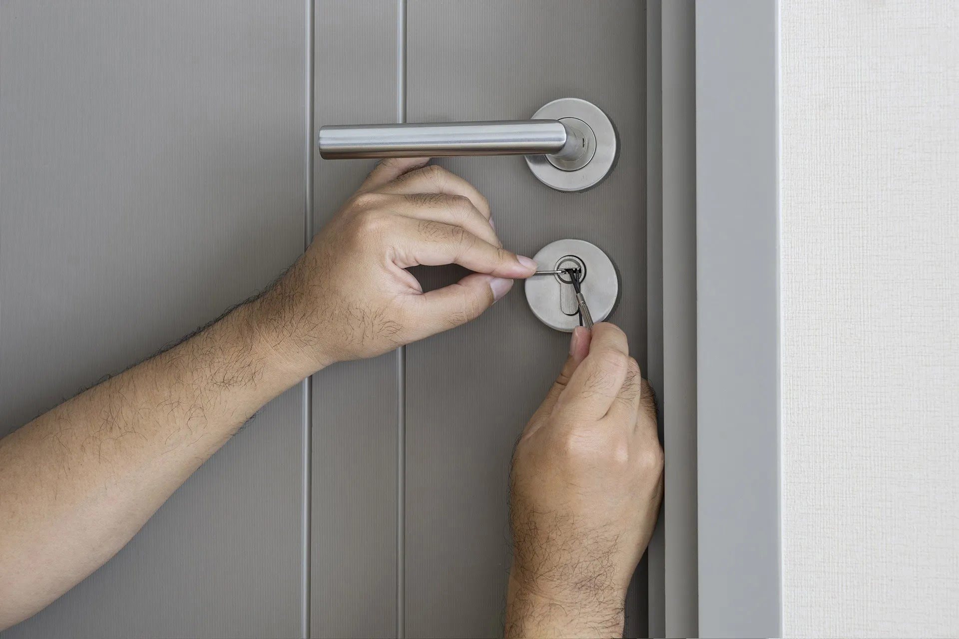 How To Remove Door Lock Without Key
