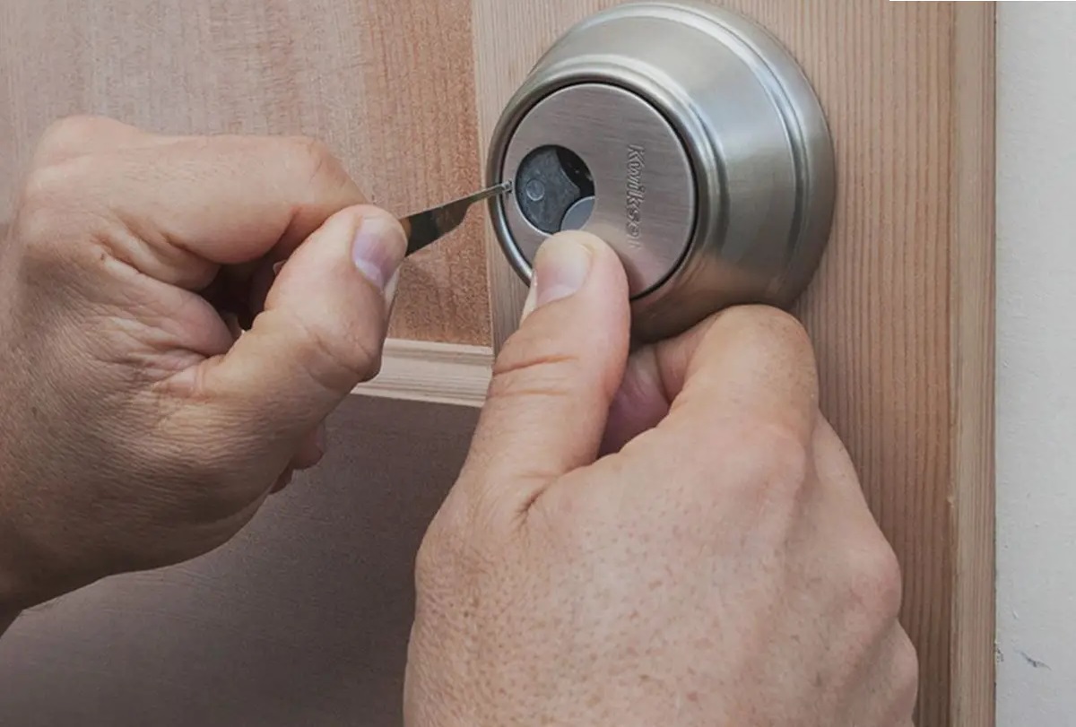 How To Remove Kwikset Lock From Door