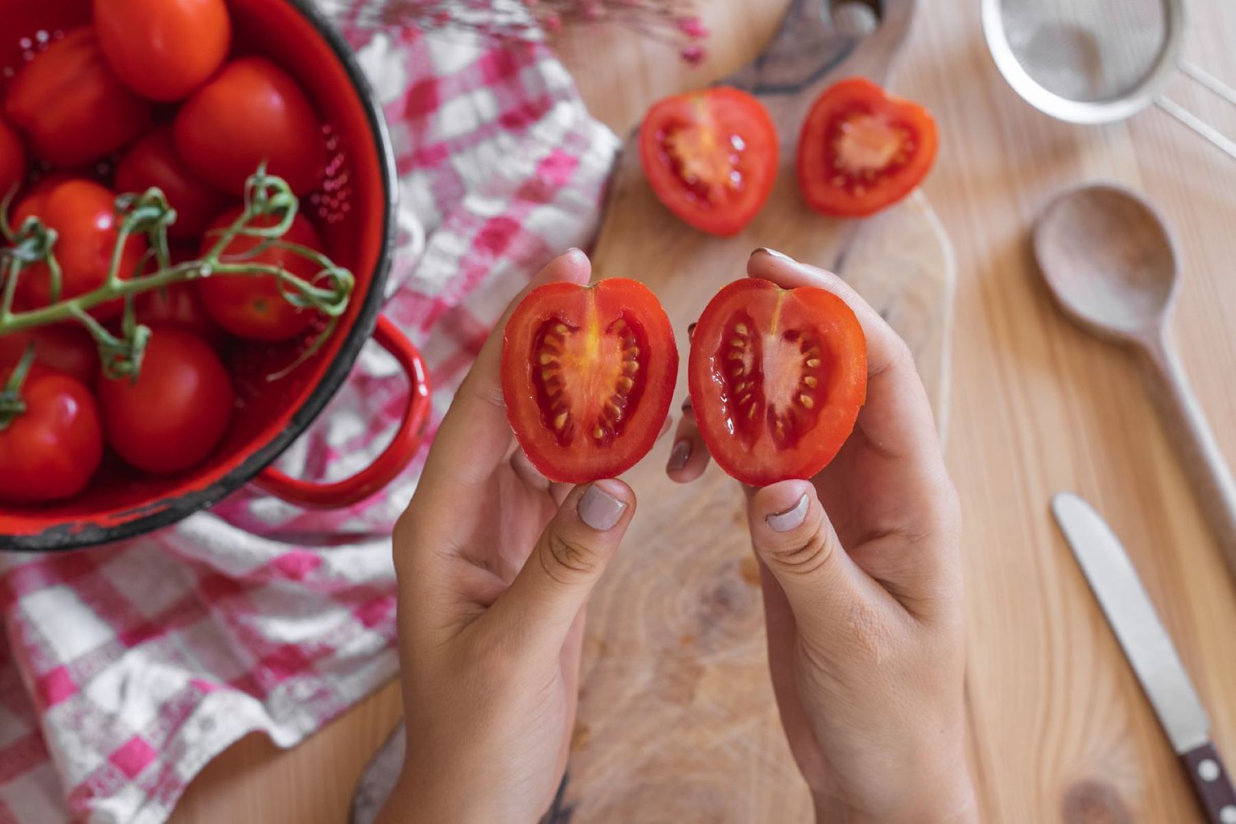 How To Remove Seeds From Tomatoes