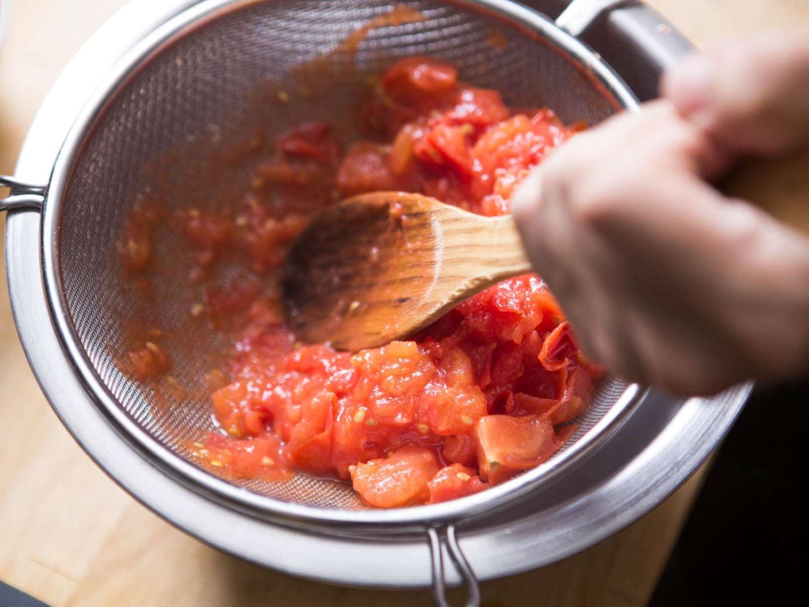 How To Remove Seeds From Tomatoes To Make Sauce