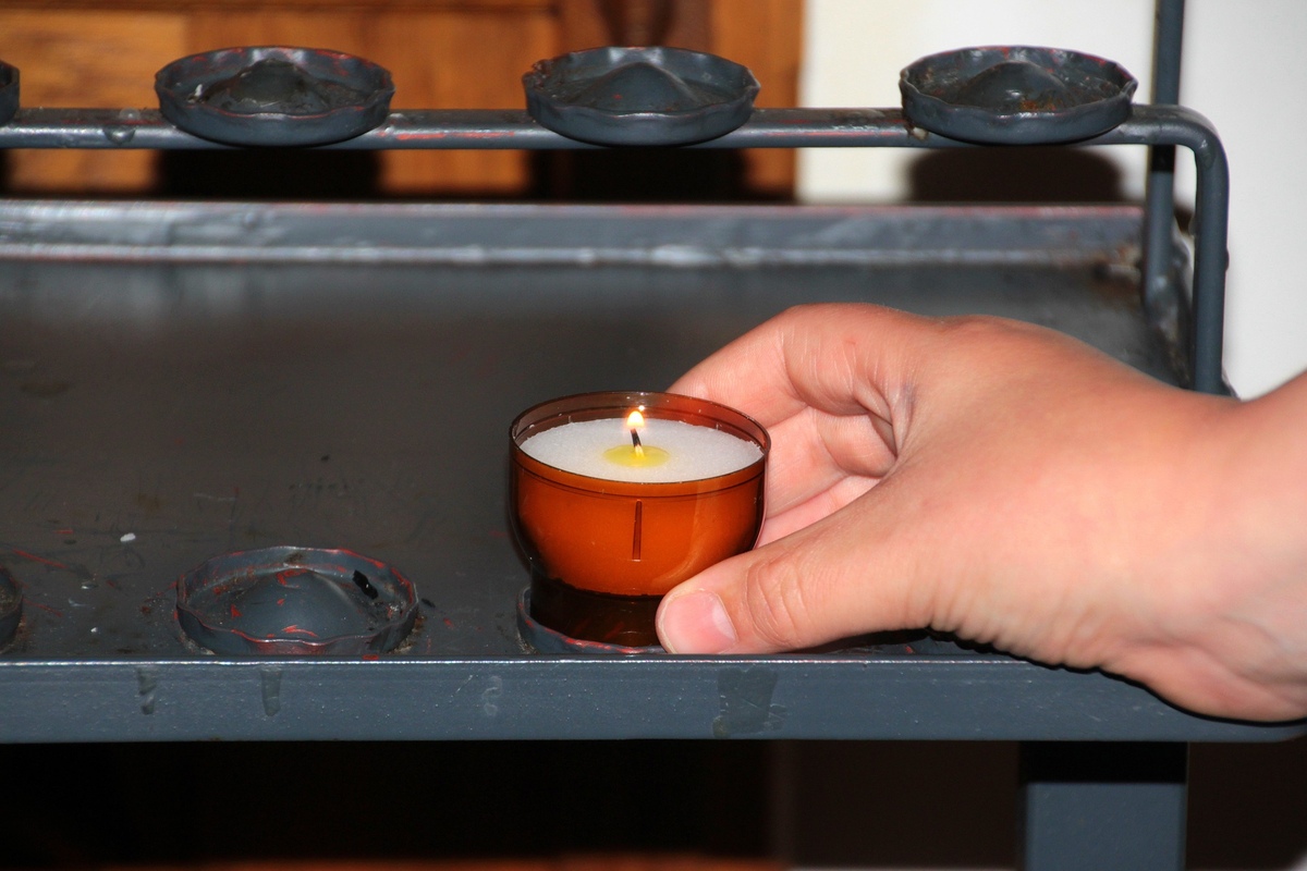 How To Safely Burn Candles