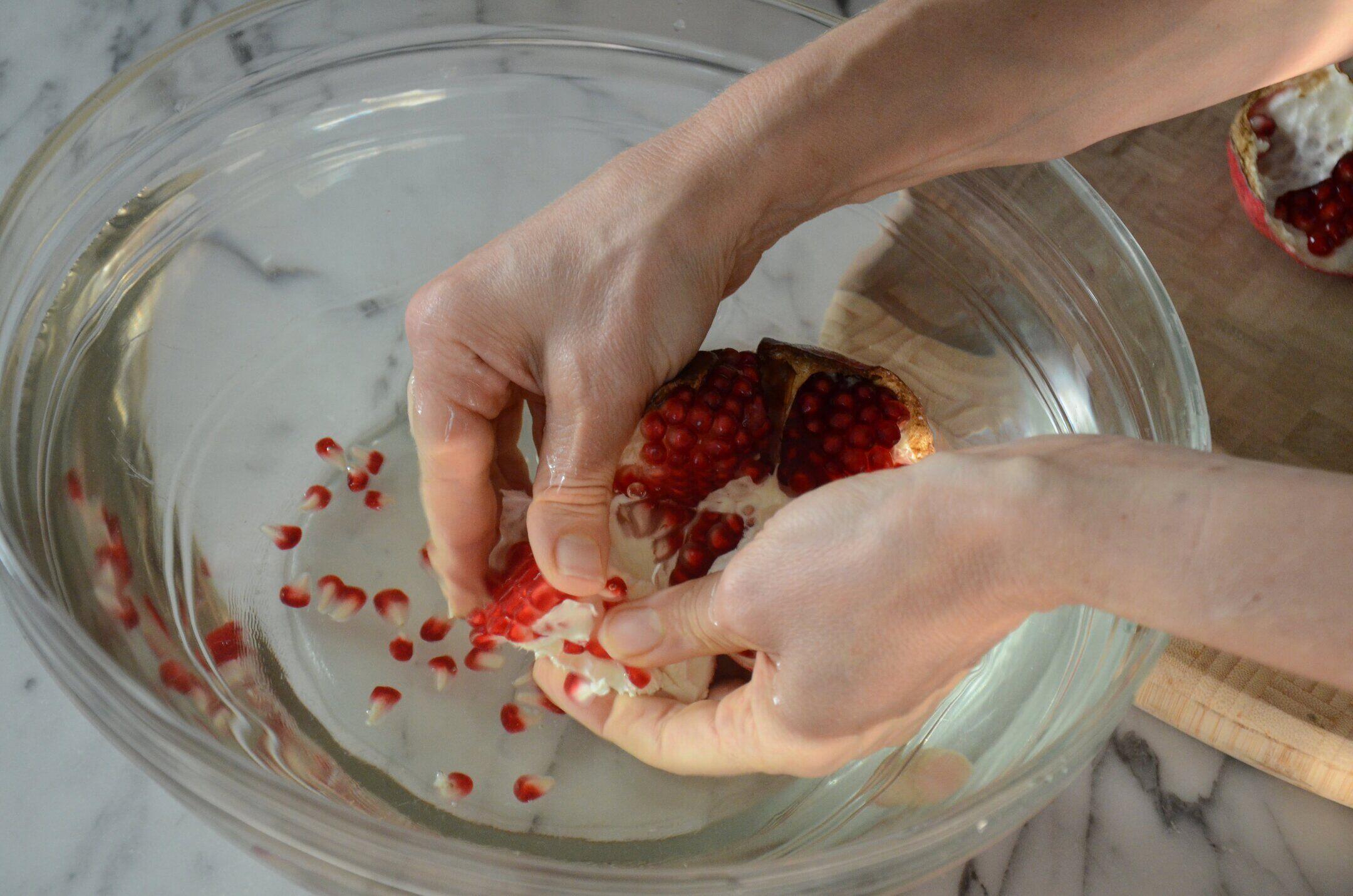 How To Seed A Pomegranate In Water