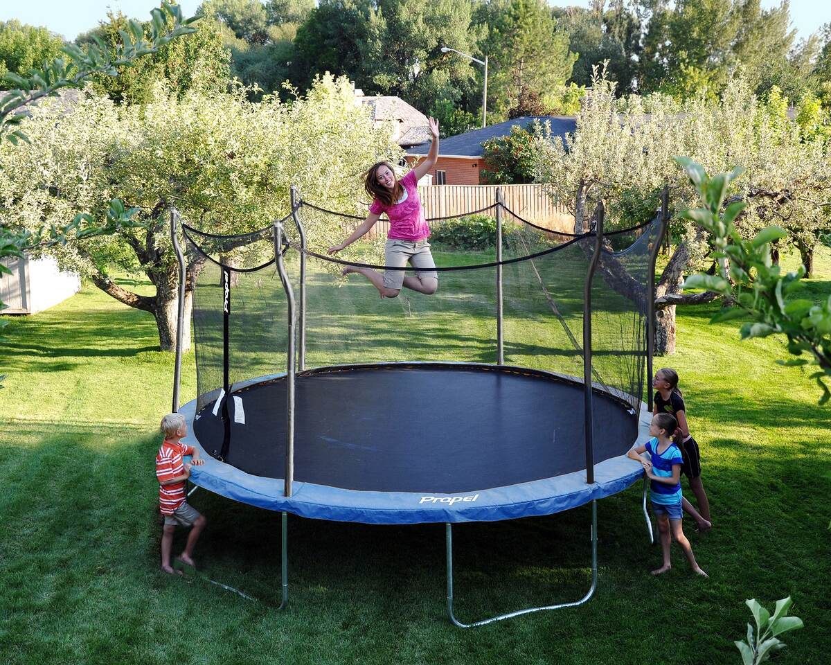 How To Set Up A Trampoline Enclosure