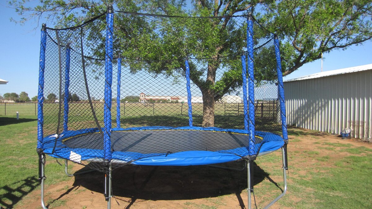 How To Set Up A Trampoline Net