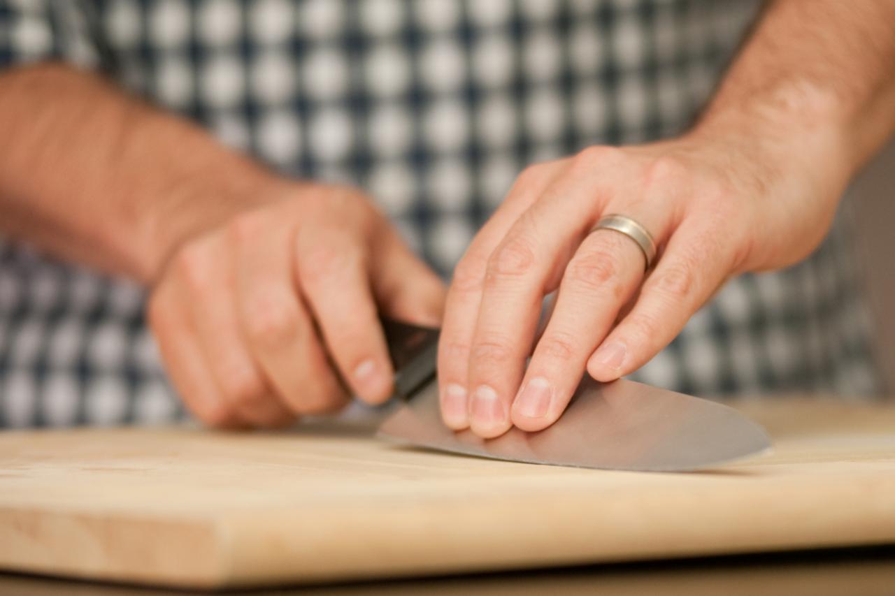 How To Sharpen Knife With Sandpaper