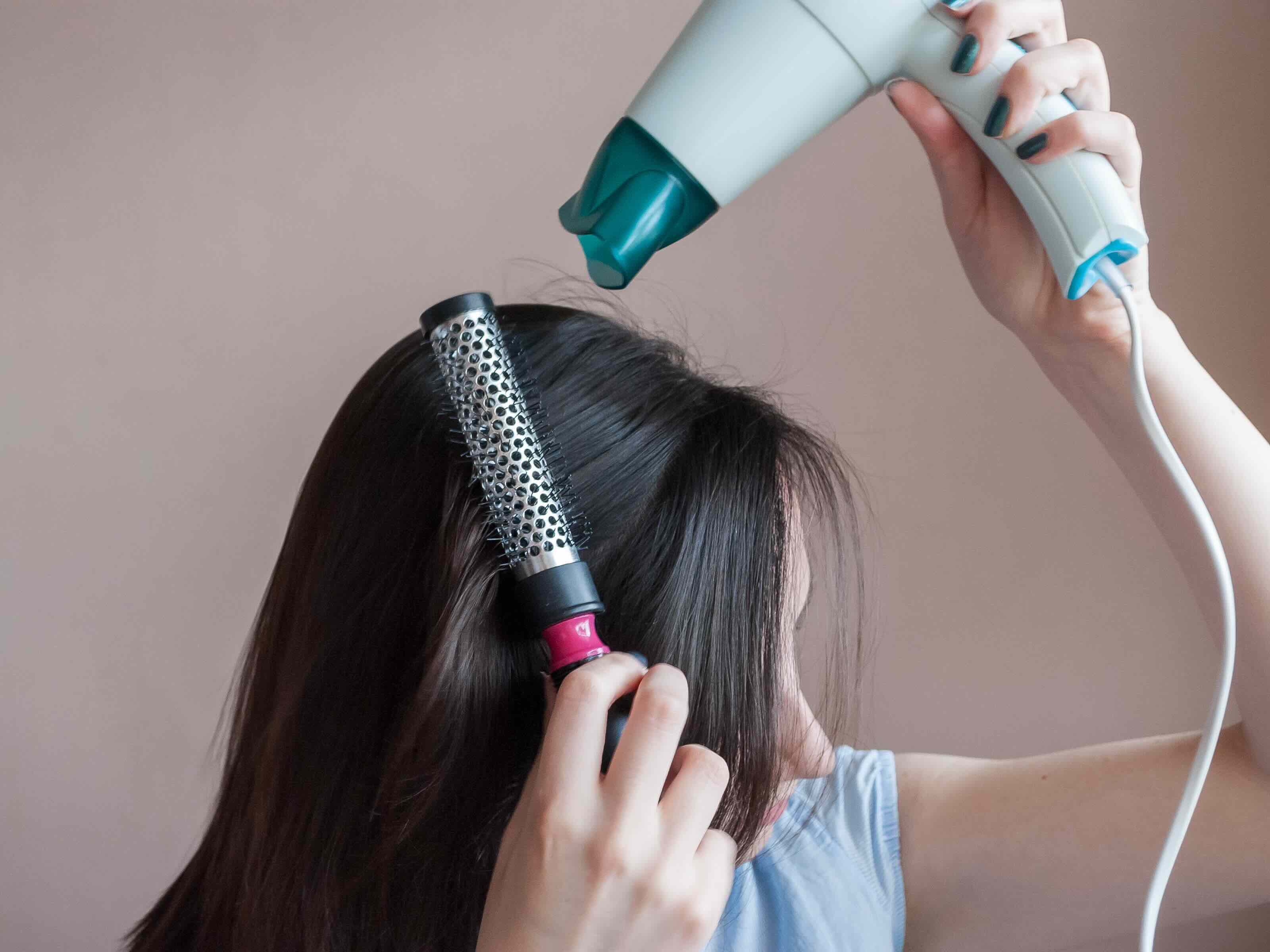 How To Straighten Wavy Hair With Blow Dryer At Matthew Blackburn Blog