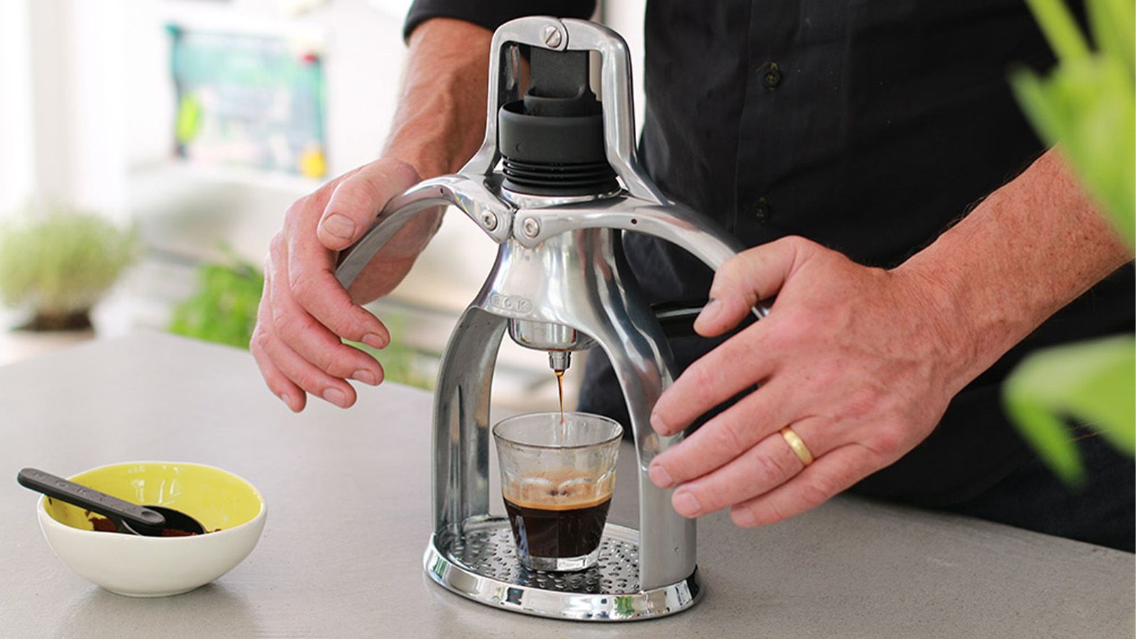 How To Use A Manual Espresso Machine