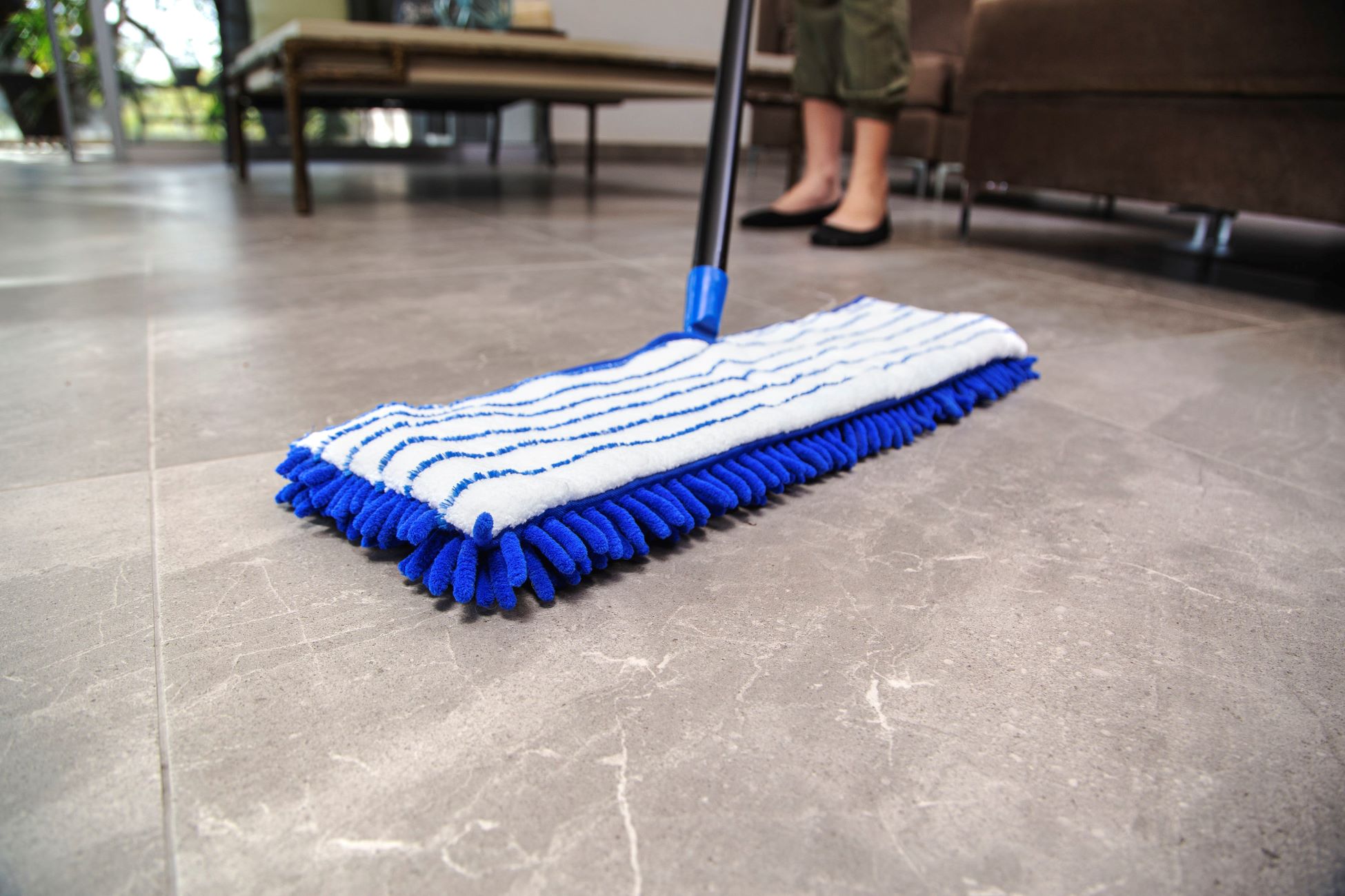 How To Use Dust Mop