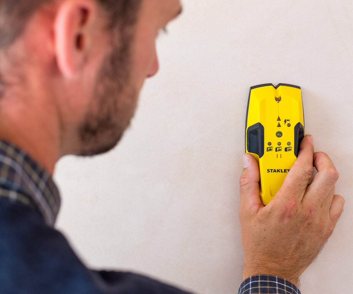 How To Use Stanley Stud Finder S150