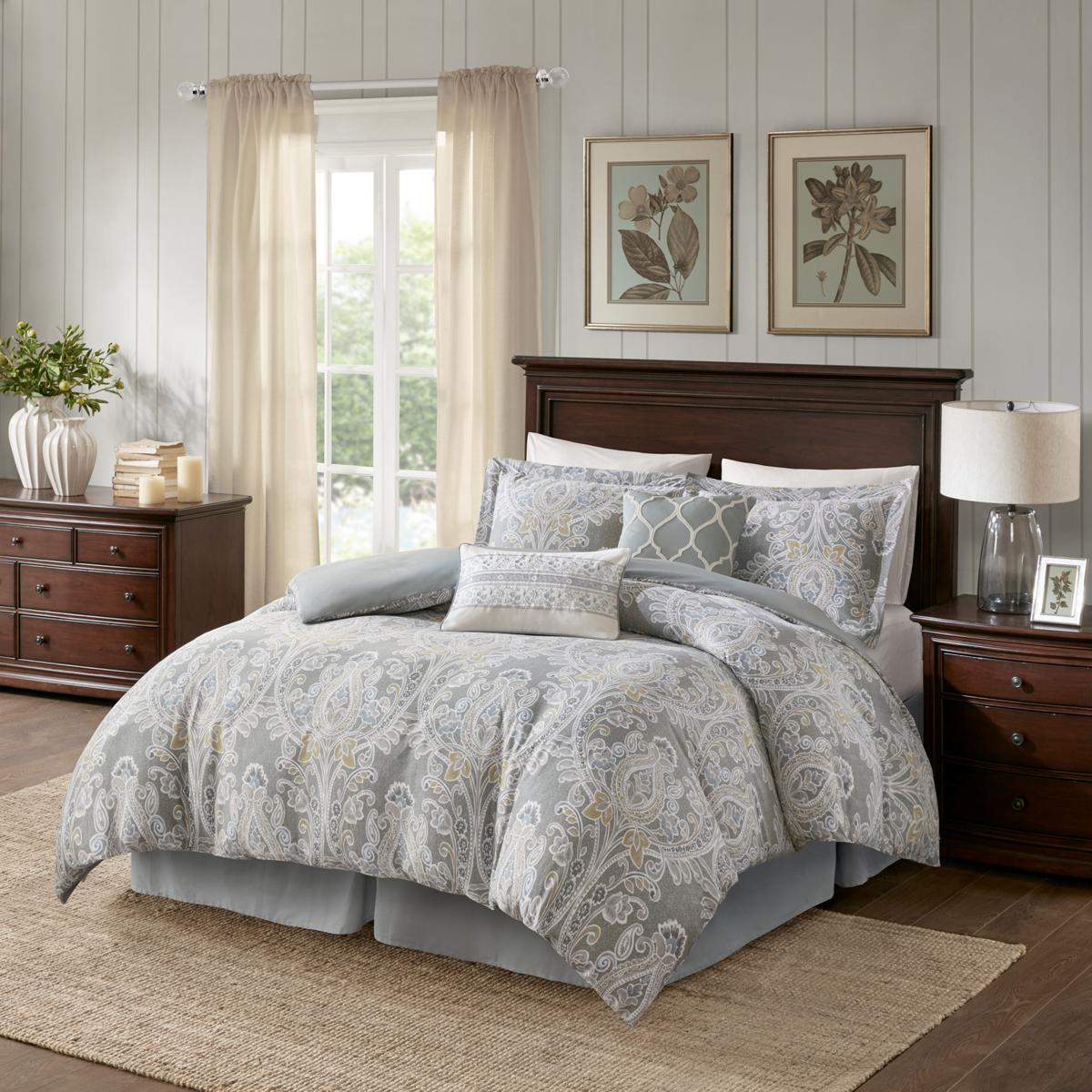 What Is The Best Comforter Size For A King Bed?