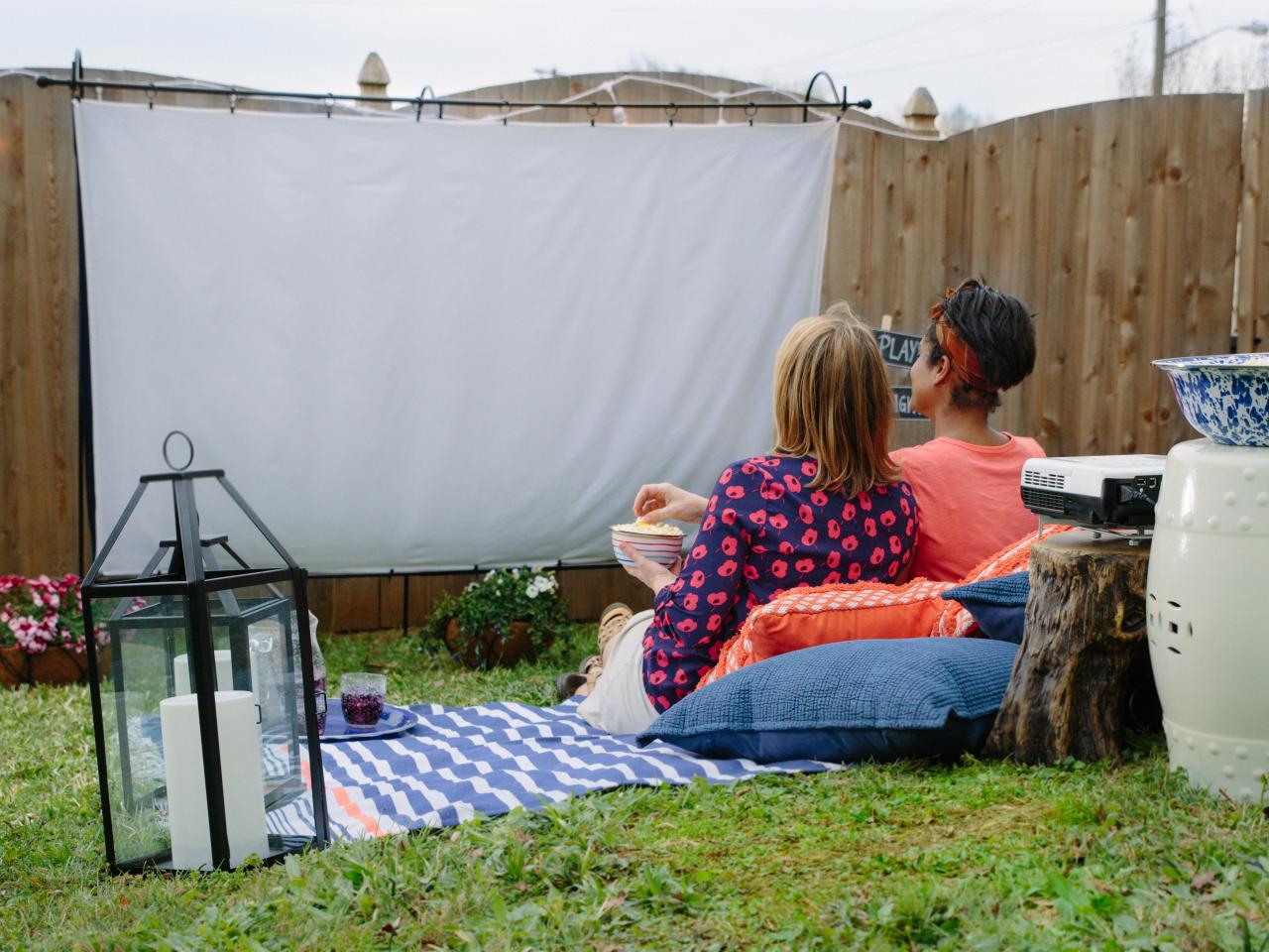 What Is The Best Outdoor Projector Screen